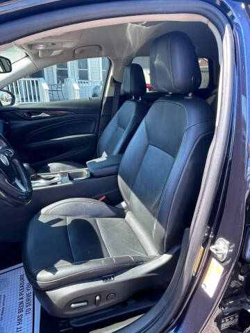 2019 Buick Regal TourX Essence