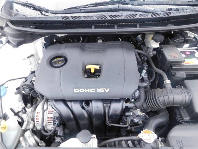 White 2018 Kia Forte S S 4dr Sedan 44