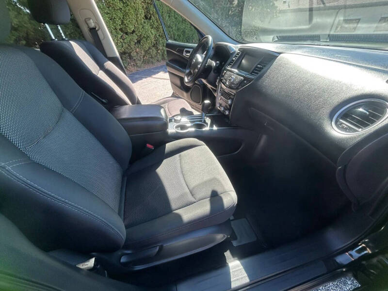 2020 Nissan Pathfinder SV