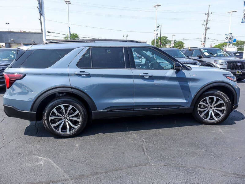 2025 Ford Explorer ST-Line