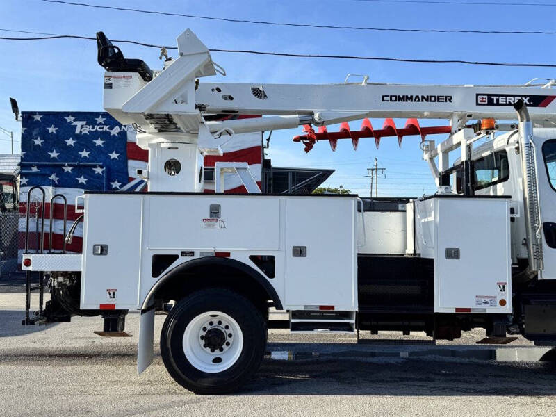 2017 Freightliner M2 106