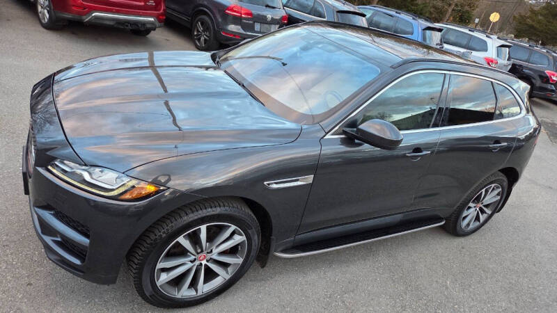 2017 Jaguar F-PACE Prestige photo 4