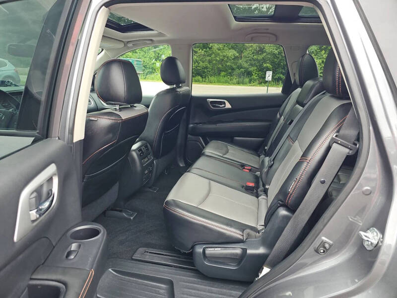 2020 Nissan Pathfinder SL
