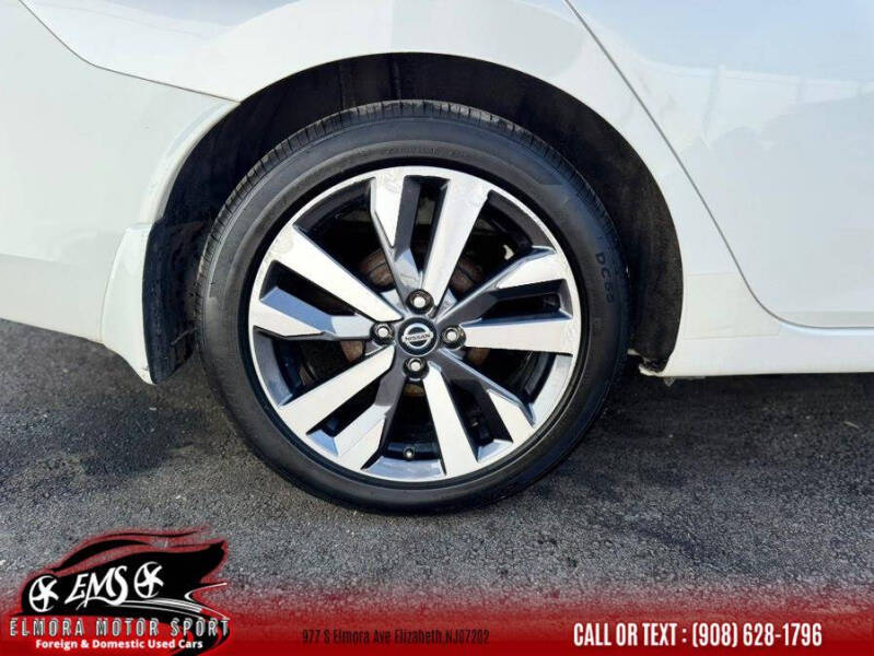 2021 Nissan Versa SR