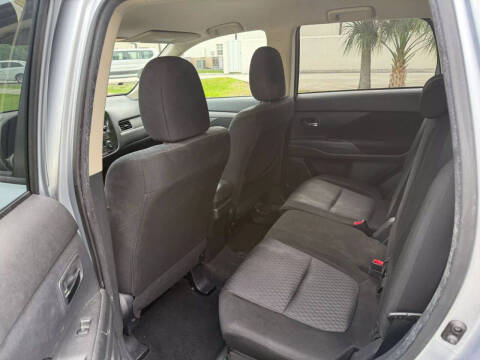 2014 Mitsubishi Outlander ES