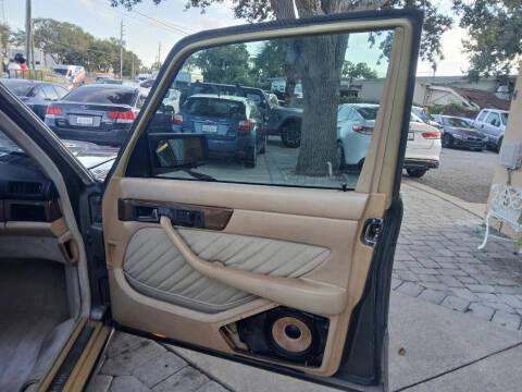 1989 Mercedes-Benz 300-Class 300 SE