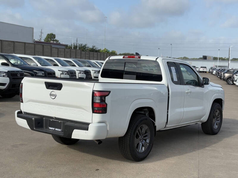 2025 Nissan Frontier SV