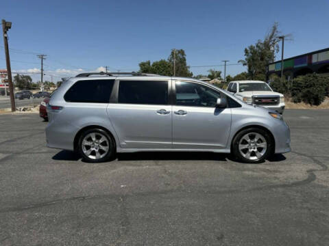 2013 Toyota Sienna SE 8-Passenger