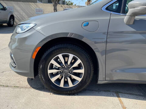 2022 Chrysler Pacifica Hybrid Touring L