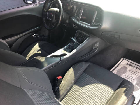 2017 Dodge Challenger R/T Shaker