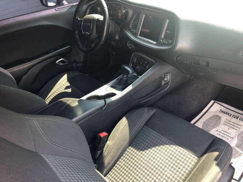 2017 Dodge Challenger R/T Shaker