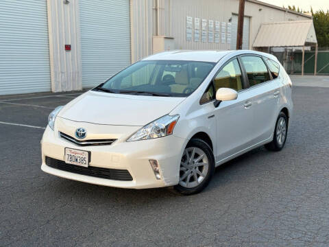 2013 Toyota Prius v Two