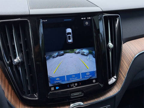 2022 Volvo XC60 B5 Momentum