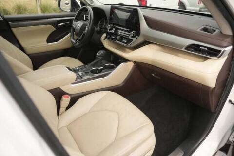 2022 Toyota Highlander Platinum