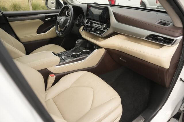 2022 Toyota Highlander Platinum