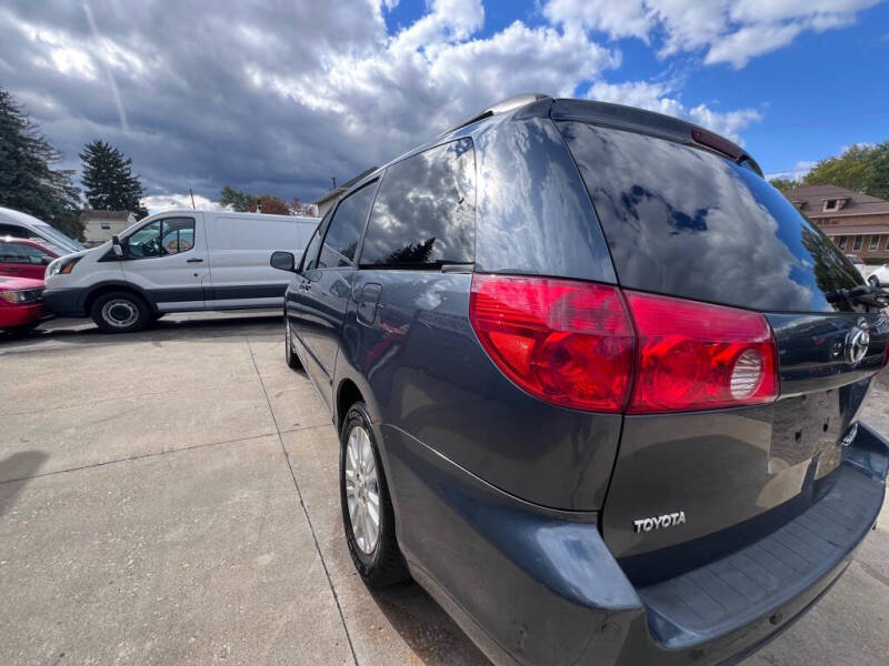 2008 Toyota Sienna XLE