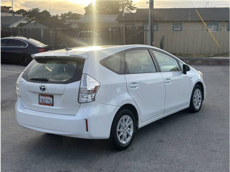 2013 Toyota Prius v Three