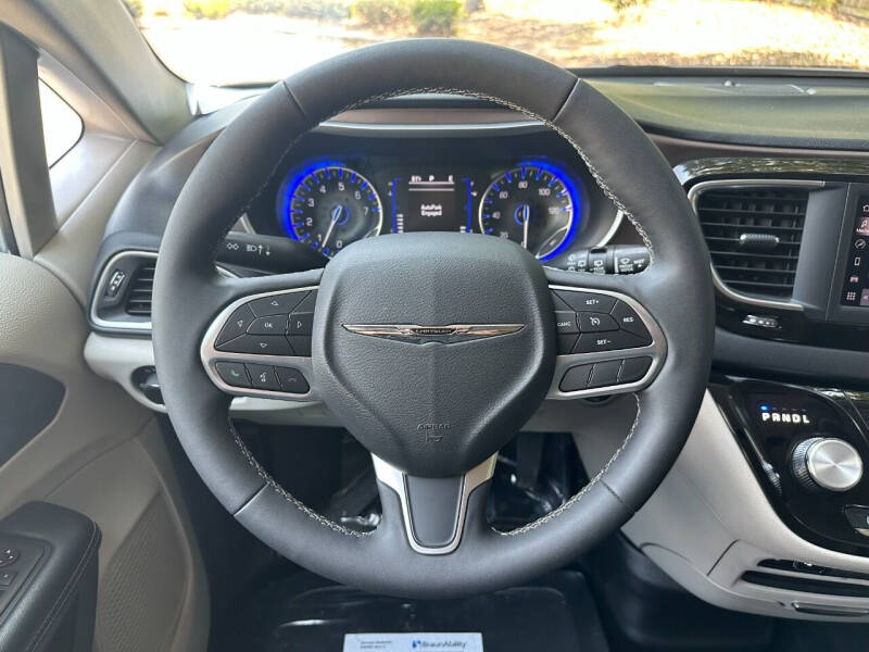 2022 Chrysler Voyager LX