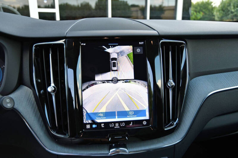 2025 Volvo XC60 B5 Plus Dark Theme