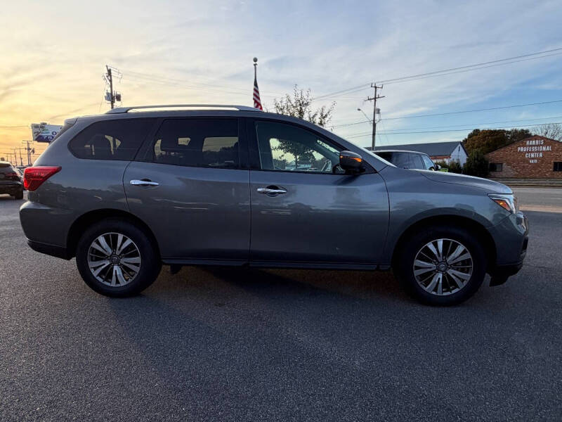 2020 Nissan Pathfinder SV
