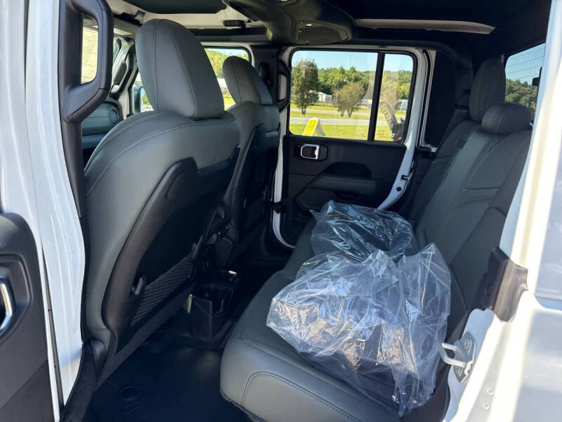 2025 Jeep Gladiator Mojave X