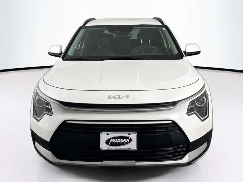 2023 Kia Niro LX