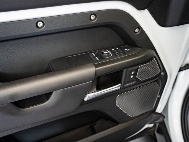 2022 Land Rover Defender 90 V8