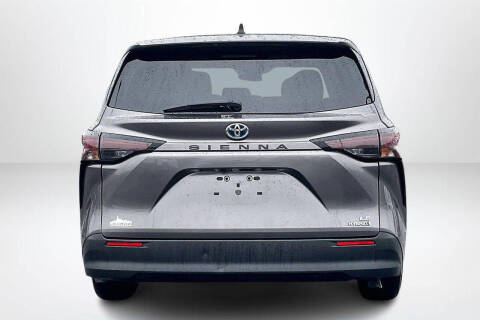 2024 Toyota Sienna LE 8-Passenger
