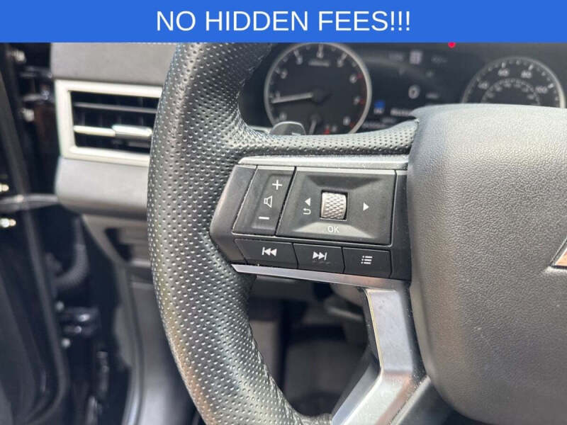 2023 Mitsubishi Outlander SE