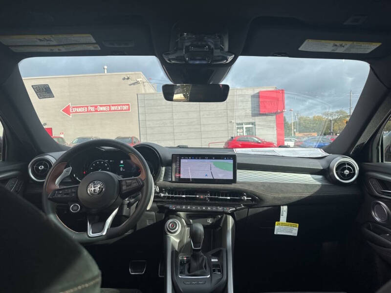 2025 Alfa Romeo Tonale Hybrid Intensa