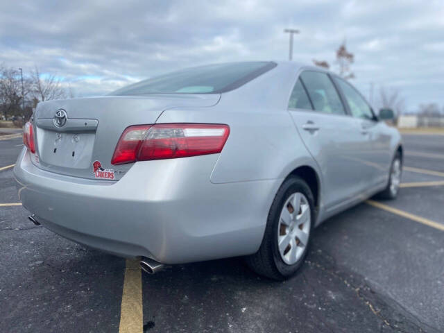 2007 Toyota Camry for sale at Ideal Cars LLC in Skokie, IL