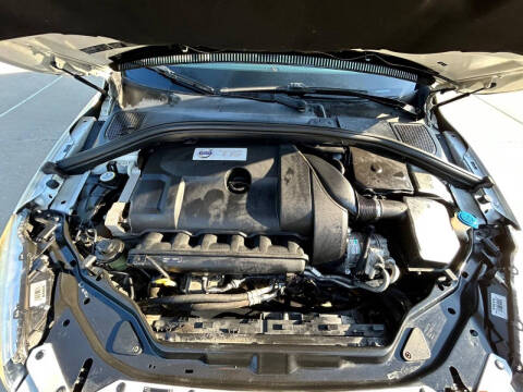 2015 Volvo XC60 T6 Platinum