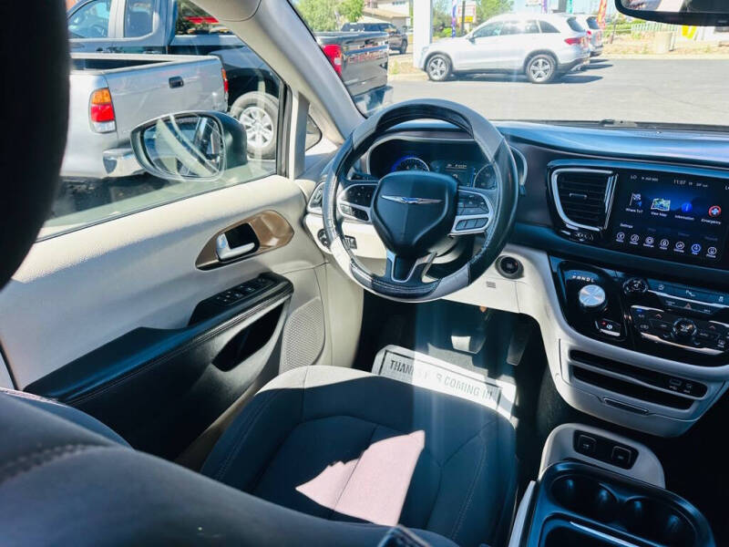 2017 Chrysler Pacifica Touring-L