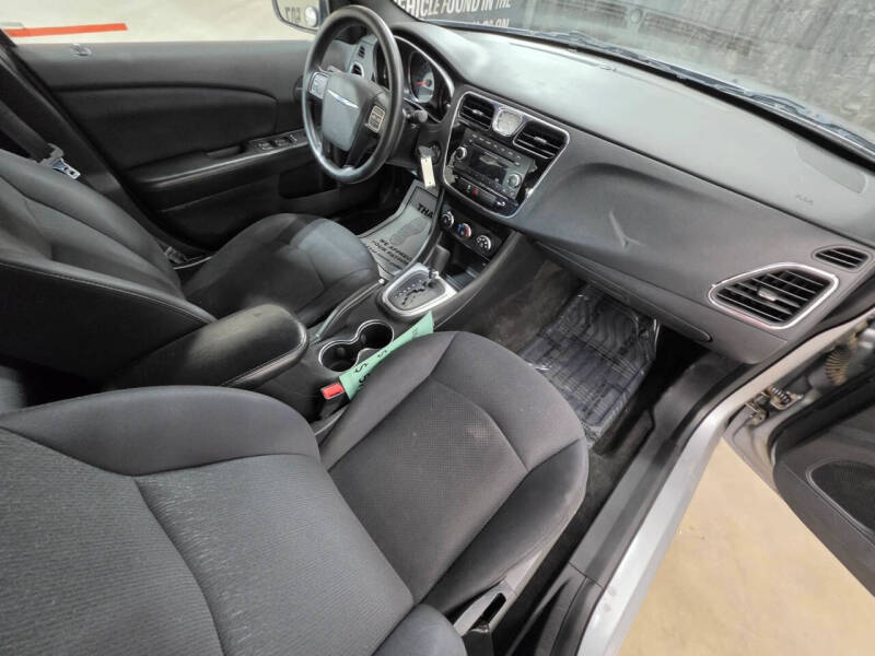 2013 Chrysler 200 LX
