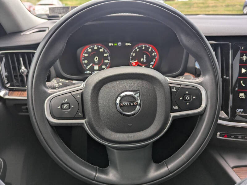 2022 Volvo S60 B5 Momentum