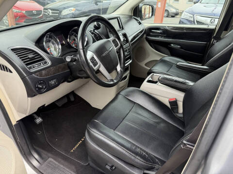 2016 Chrysler Town and Country Touring