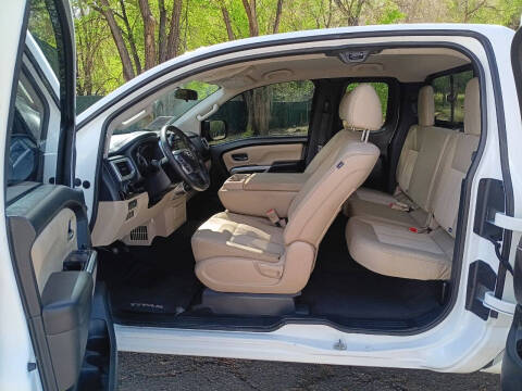 2017 Nissan Titan SV