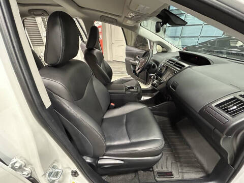 2016 Toyota Prius v Five