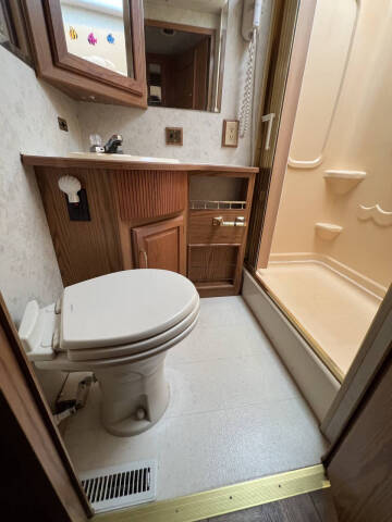 2000 Winnebago Adventurer