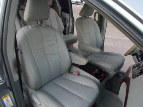 2011 Toyota Sienna XLE 7-Passenger Auto Access Seat