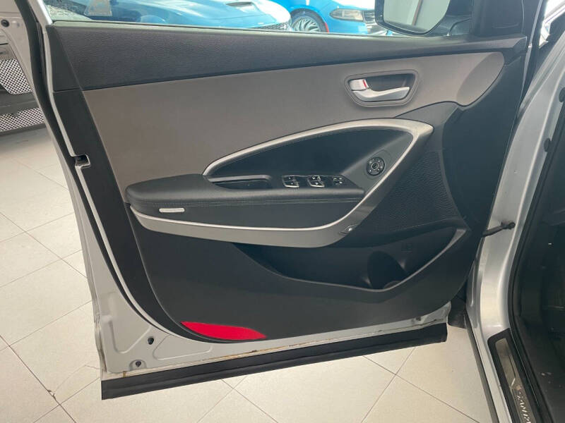 2017 Hyundai Santa Fe SE