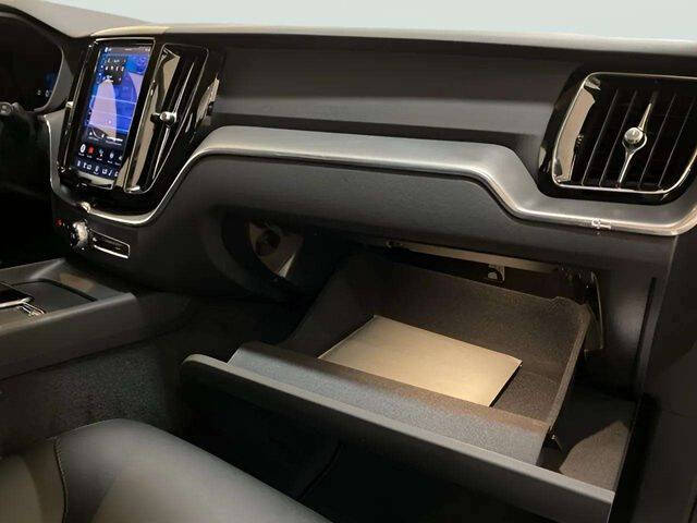 2025 Volvo XC60 B5 Core Dark Theme
