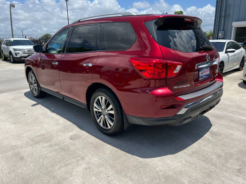 2018 Nissan Pathfinder SV