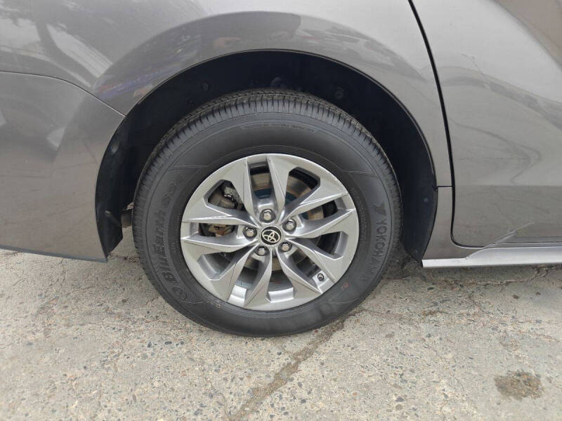 2022 Toyota Sienna LE 8-Passenger