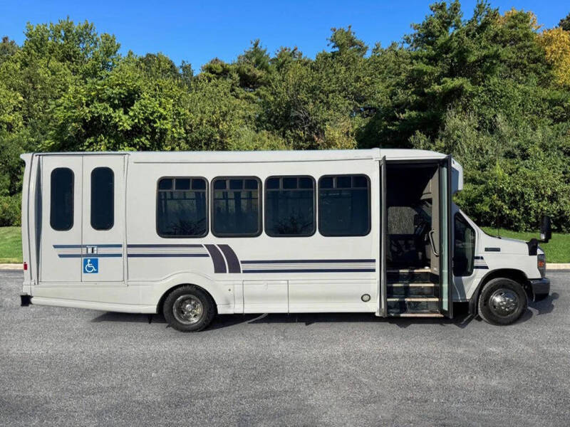 2017 Ford E-Series E-450 SD