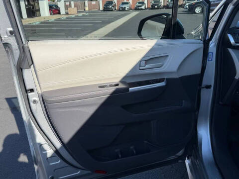 2022 Toyota Sienna LE 8-Passenger