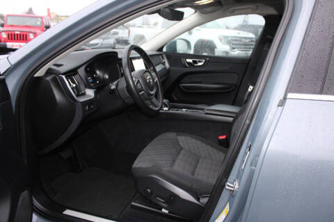 2022 Volvo XC60 B5 Momentum