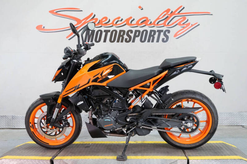 2023 KTM 200 Duke