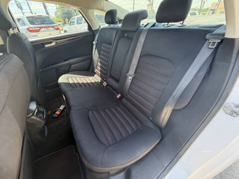 2015 Ford Fusion SE