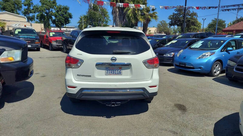 2016 Nissan Pathfinder S